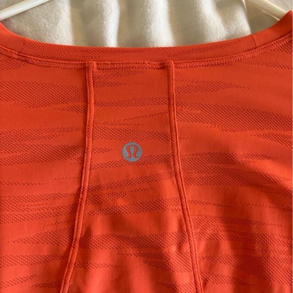 Lululemon long sleeve crop - Picture 2 of 4